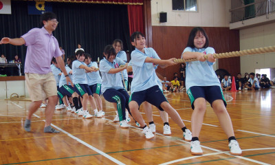 ７